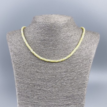 Choker aus natürlichem Perlmutt (gefärbt) hellzitronengelb, glatte Rondellen, Durchmesser 4×2 mm, Länge ca. 48 cm