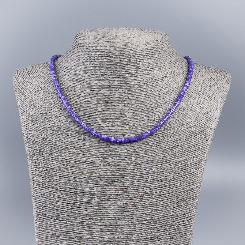 Choker aus natürlichem Perlmutt (getönt) dunkel-lavendafarbene Rondellen, Durchmesser ca. 4 × 2 mm, Länge ca. 48 cm