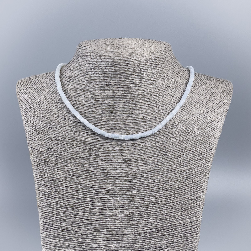 Choker-Halskette aus natürlichem Perlmutt (toniert) in kühlem Weiß – glatte Rondellen, Durchmesser ca. 4 × 2 mm, Länge ca. 48 cm