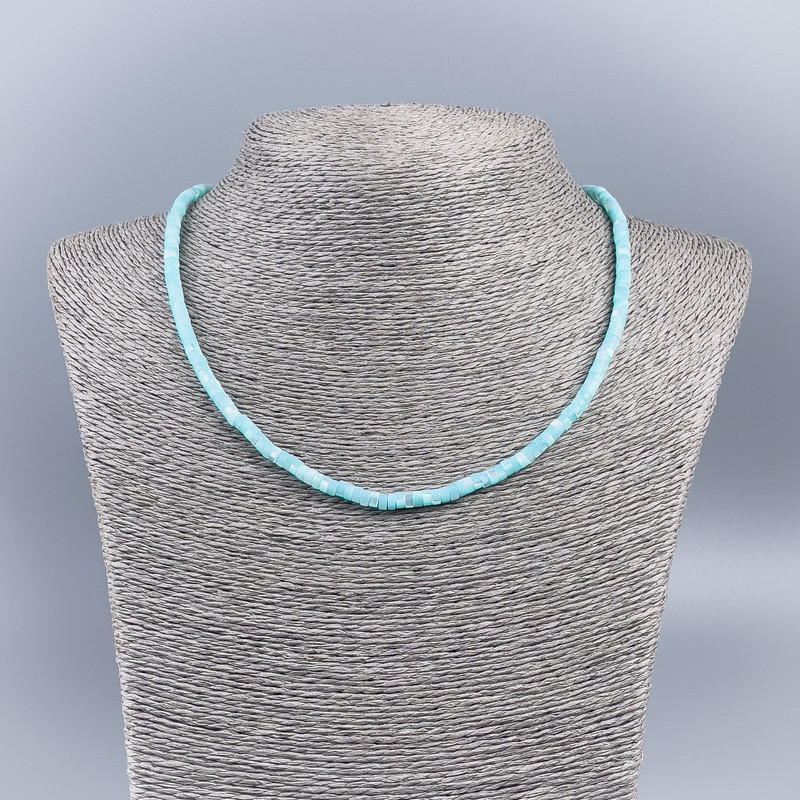 Choker aus natürlichem Perlmutt (toniert) azurblau glatte Rondellen, Durchmesser 4×2 mm, Länge ca. 48 cm