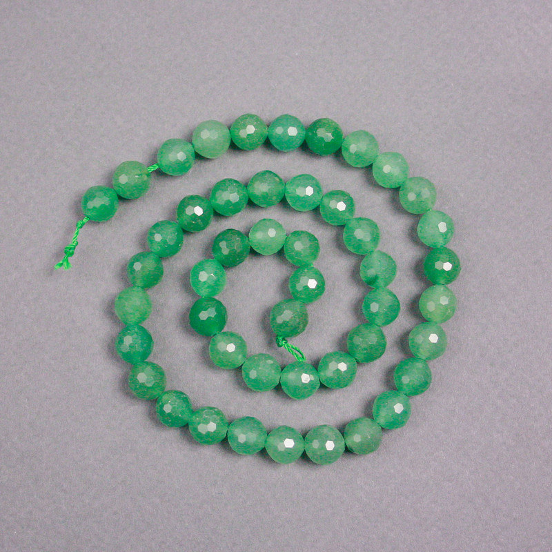 Jade-Perlen auf Schnur, natürlicher Stein, facettierte Kugeln, Durchmesser ca. 8 mm, Länge ca. 39 cm