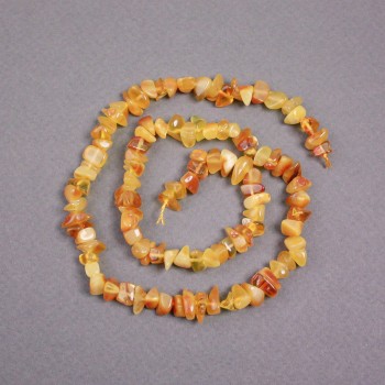 Bernstein-Chips auf Faden, Durchmesser 7 x 4 mm, Länge ca. 39 cm