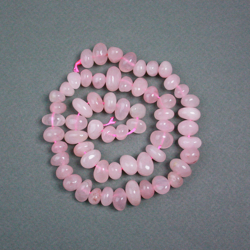 Perlen auf Schnur Rosenquarz, Briolette, Durchmesser 10 x 7 mm, Länge ca. 40 cm