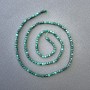 Malachitwürfel-Perlen auf Schnur, Naturstein, Seitenlänge ca. 2,5 × 2,5 mm, Länge ca. 40 cm