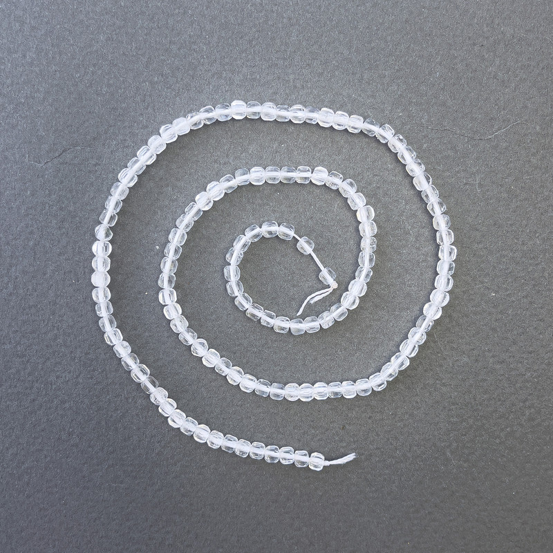 Kubus-Perlen aus Bergkristall, Naturstein, Kantenlänge ca. 3 × 3 mm, Länge ca. 39 cm