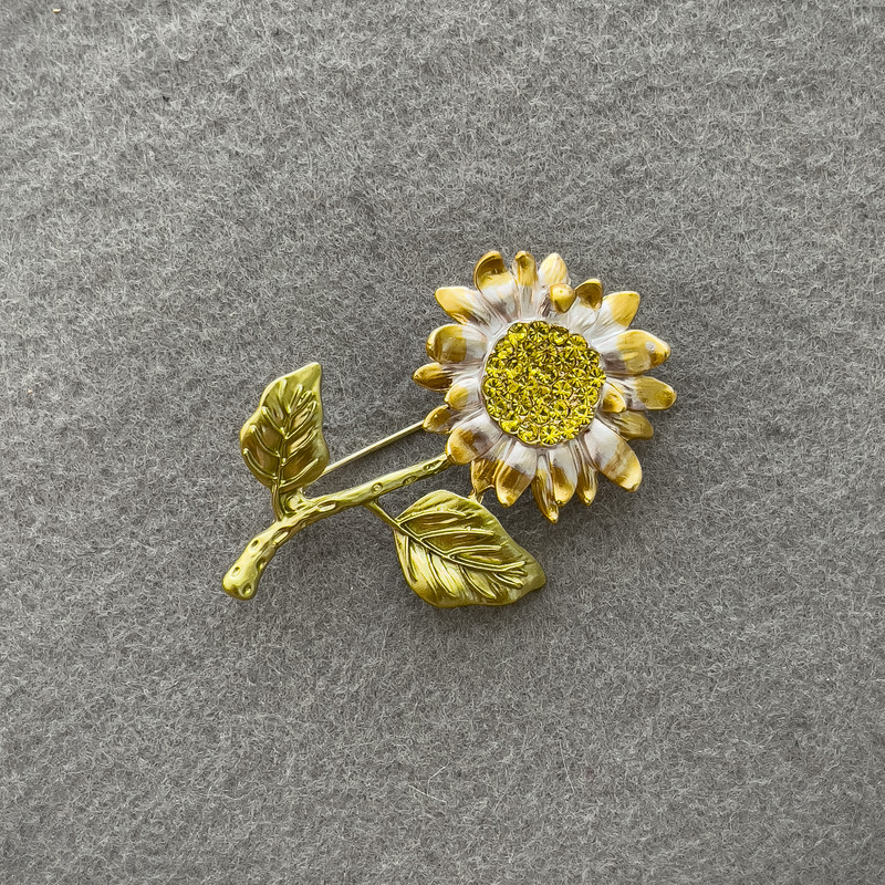 Brosche Sonnenblume – goldfarbenes Metall mit gelben Strasssteinen 54×37 mm+
