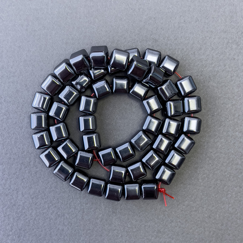Kubische Hämatit-Perlen auf Schnur, Durchmesser ca. 8 mm, Länge ca. 40 cm