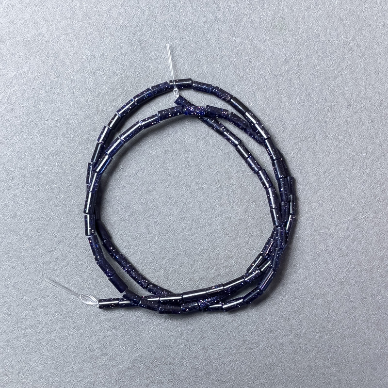 Aventurin-Perlen 'Nacht Kaïra' facettiert, Durchmesser 2×4 mm, Länge ca. 38 cm, auf Faden