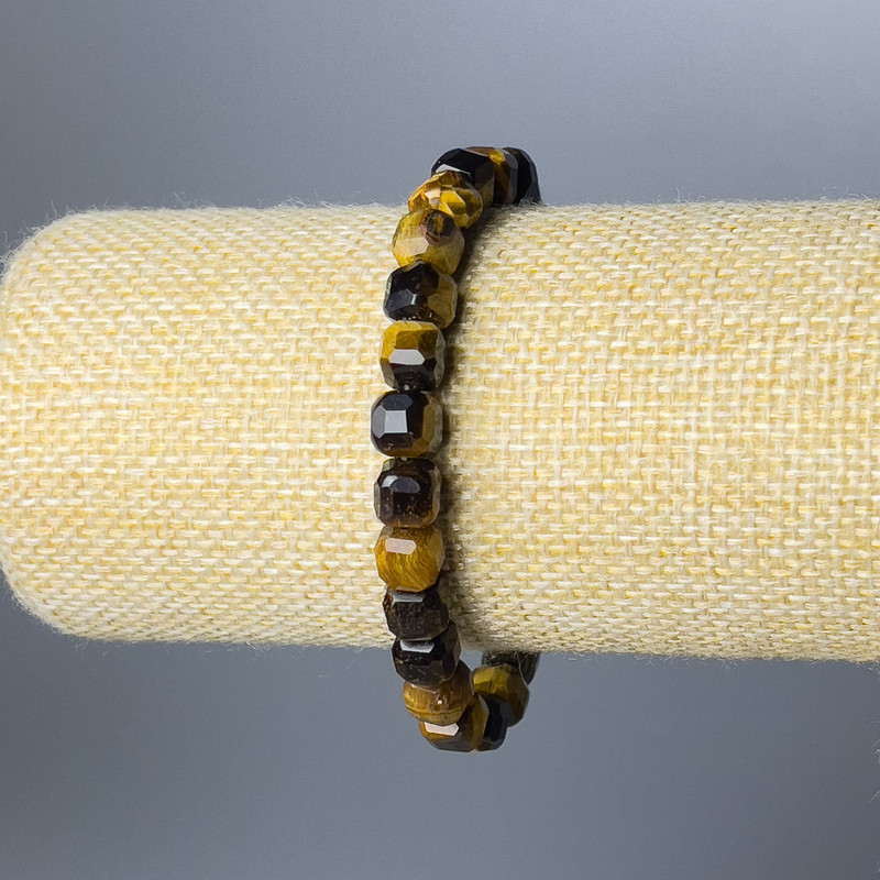 Armband aus Tigerauge, naturbelassenen Steinwürfeln, facettiert, Durchmesser 7 mm ±, Länge 18 cm (Stretch)