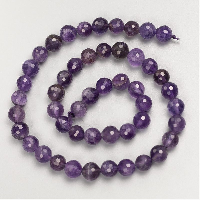 Amethyst-Perlen, facettierte Kugeln auf Schnur, Durchmesser ca. 8 mm, Länge ca. 38 cm