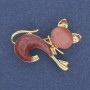 Brosche 'Kätzchen' rosa Katzenauge, rosa Perlmutt, goldfarbenes Metall 28×23 mm
