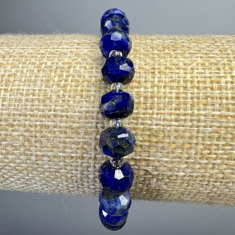 Armband aus Lazurit, natürlicher Edelstein, facettierte Rondellen 8×6 mm, Länge ca. 18 cm, Stretcharmband, mit Rocailles