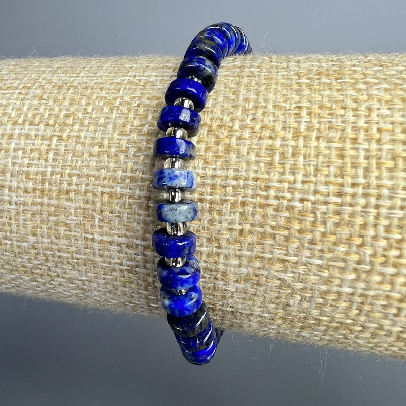 Armband aus natürlichem Lapislazuli, Scheiben aus Naturstein, Durchmesser ca. 6 × 2,5 mm, Länge ca. 18 cm, elastisch (Stretch) mit Seedperlen