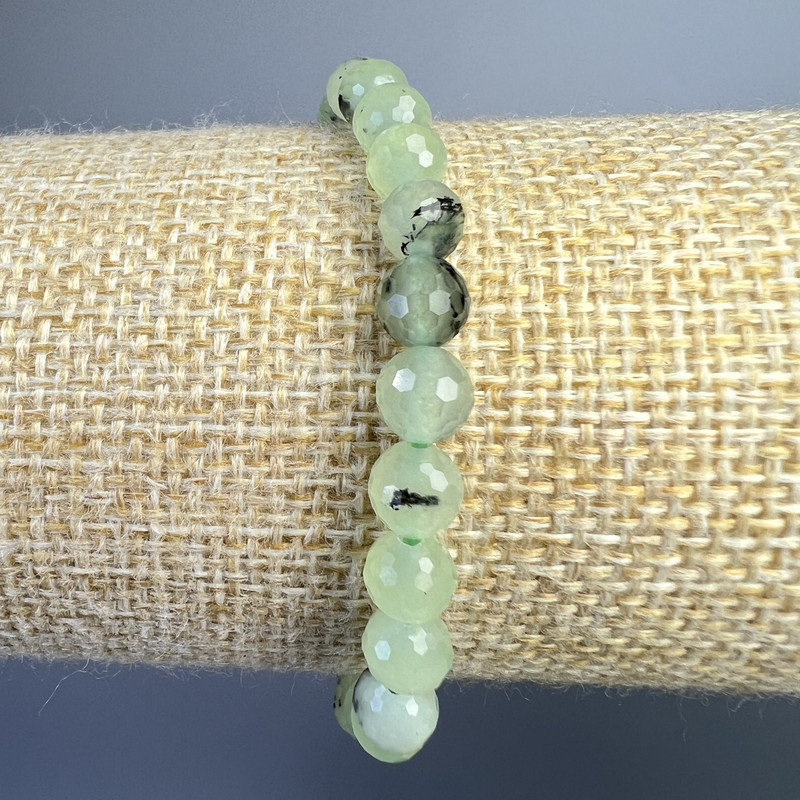 Armband aus Prehnit, Naturstein, facettierte Kugel, Ø 6 mm