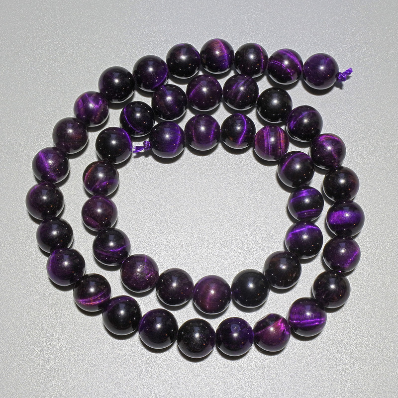 Violette Katzenaugen-Perlen aus Naturstein, glatte Kugeln, Durchmesser ca. 8,5 mm, Länge ca. 38 cm, auf der Schnur