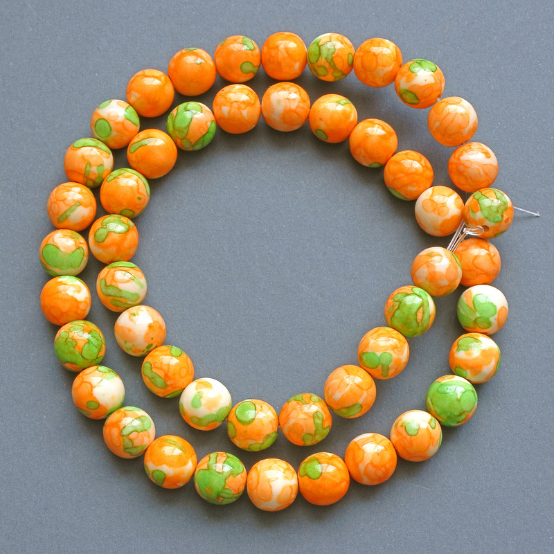 Perlen 'Varizit' (künstliches Acryl) grün, orange und weiß, glatte Kugeln, Durchmesser ca. 8,5 mm, Länge ca. 39 cm, auf Schnur