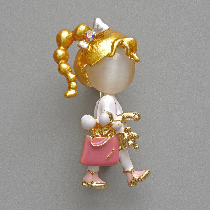 Broschenanhänger „Mädchen“ mit Katzenauge in Weiß, rosa und weißer Emaille, goldfarbenes Metall 16×35 mm