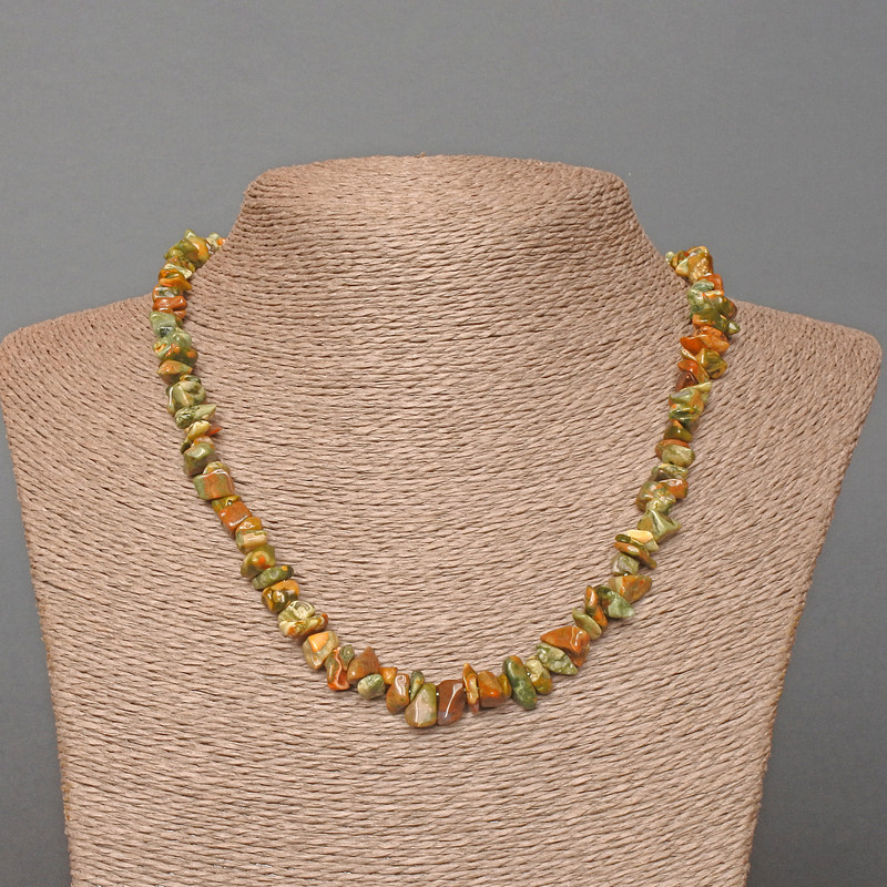 Kette aus buntem Jaspis – Naturstein, Chips, Durchmesser ca. 8×3 mm, Länge 48 cm