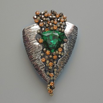 Anhänger-Brosche Akzent mit grünem Kristall, schwarze und gelbe Strasssteine, silberfarbenes Metall 41 × 65 mm