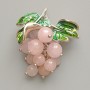 Brosche-Anhänger Weintraube mit Rosenquarz, grüne Emaille, silberfarbenes Metall 35×45 mm