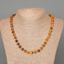 Kette aus Tigerauge, natürlicher Stein, rhombusformige Facettenperlen, Durchmesser 8 × 8 mm, Länge 49 cm, mit Rocailles