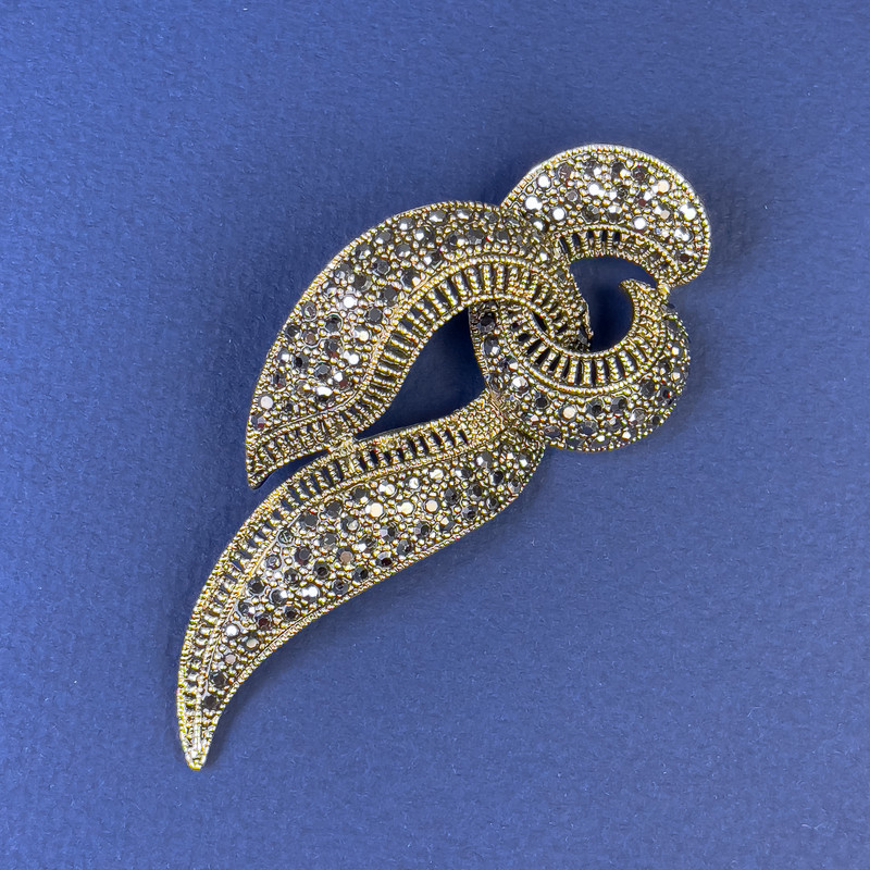 Sale! Brooch with gray rhinestones in bronze-golden metal, diameter 78×33 mm +