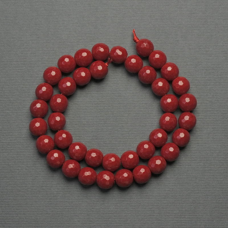 Coral beads on a string (pressed) faceted round bead, diameter 10 mm +/-, length 36 cm +/-