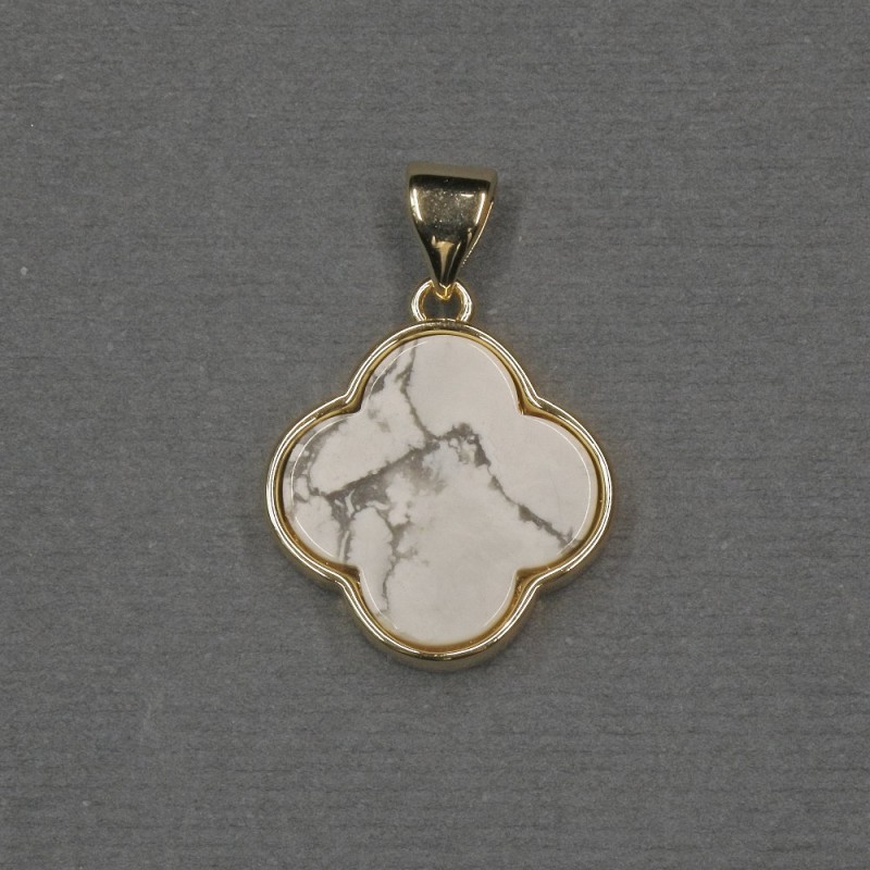 Shamrock pendant with kaholong inlay, 16×18×4 mm ± gold-tone metal