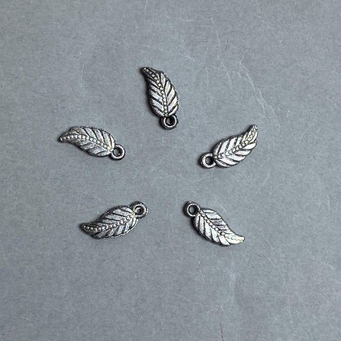 CLEARANCE! 0.5 kg Packaging Leaf Pendant - Plastic - Dark Silver color - Dimensions 17x7x3 mm; hole diameter 2 mm