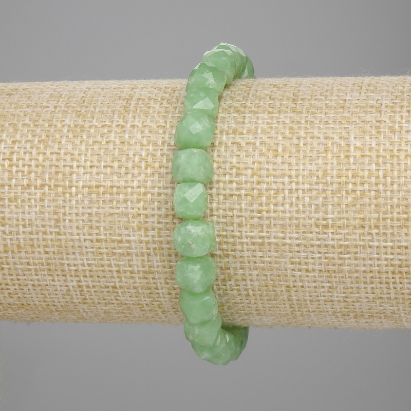 Peridot bracelet, faceted cube beads, 7x7 mm, length 18 cm ± stretch