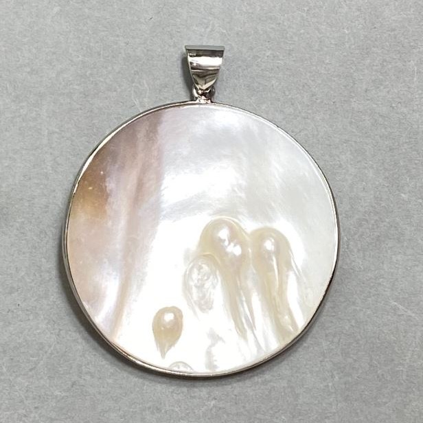 Natural Mother-of-Pearl Pendant with Baroque Pearls, diameter 50 mm ±, length 60 mm ±, silver-colored metal