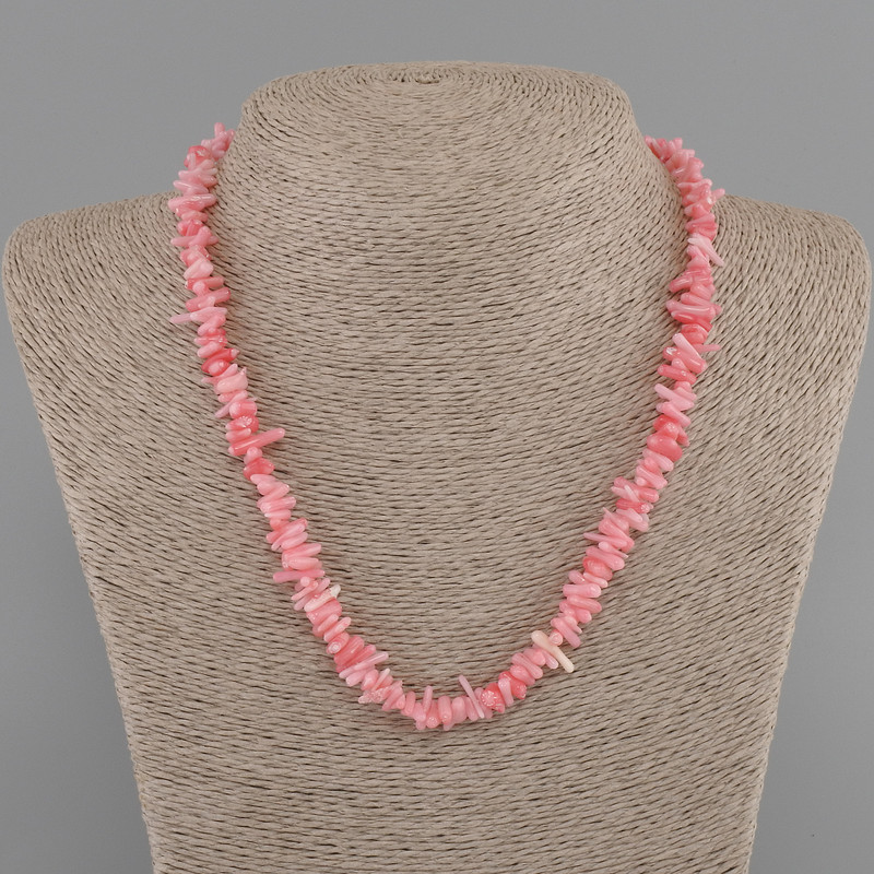 Necklace Coral Chip Needle 6-10×1-3 mm ±, length 45 cm ± with clasp