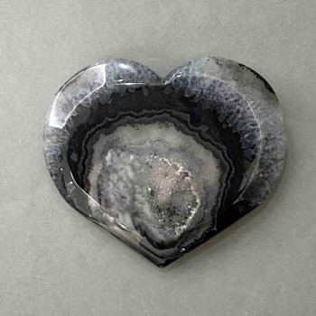 Heart-shaped agate souvenir with geode 73×62 mm ± weight 90 g