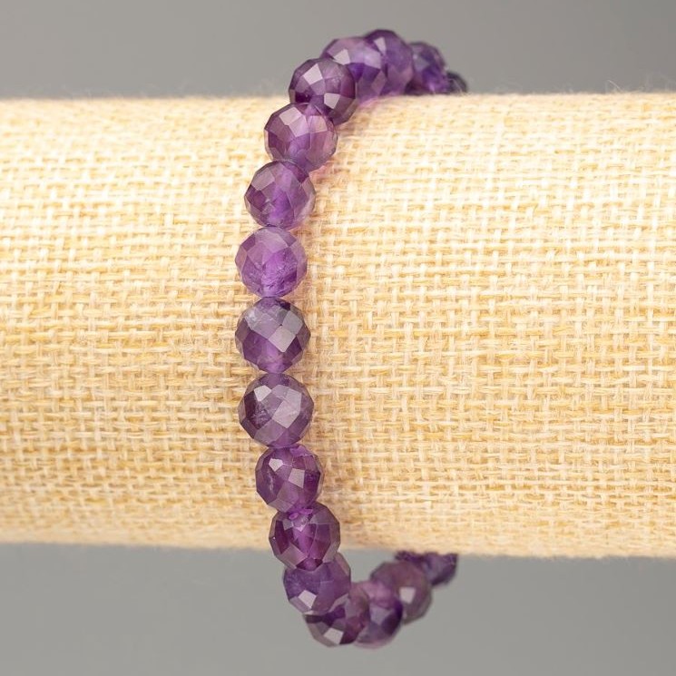 Bracelet with natural amethyst — faceted bead, 8 mm diameter, 18 cm length on an elastic band