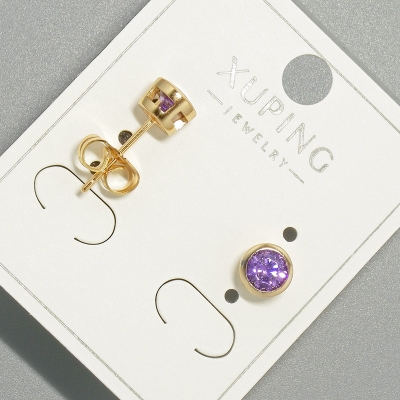 Сережки пусети Xuping з фіолетовим кристалом, кругла оправа, діаметр 6мм позолота