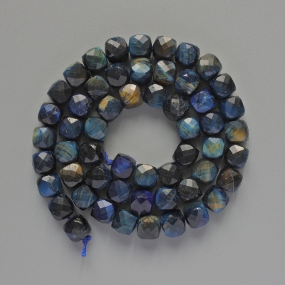 Намистини Синє Котяче Око натуральний камінь гранований кубик, діаметр 7мм+-, довжина 39см + - на нитці