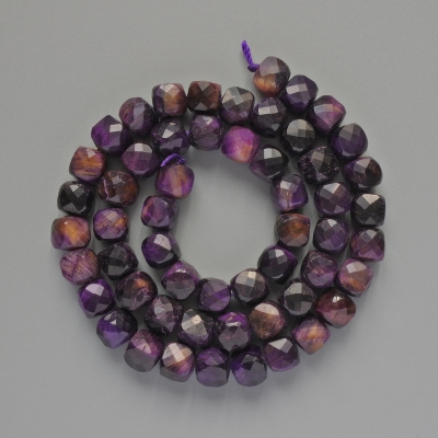 Намистини Фіолетове Котяче Око натуральний камінь гранований кубик, діаметр 7мм+-, довжина 39см + - на нитці