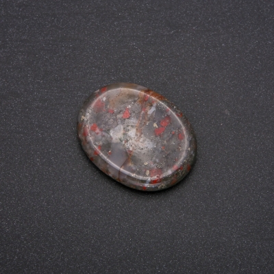 Масажер скребок для обличчя з натурального Червона Яшма каменю 45,5х35,5мм