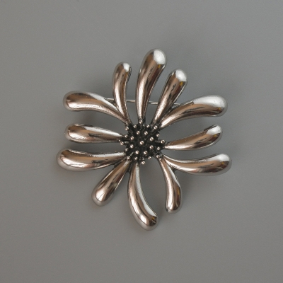 Брошка кулон Квітка сріблястий метал 49х50мм