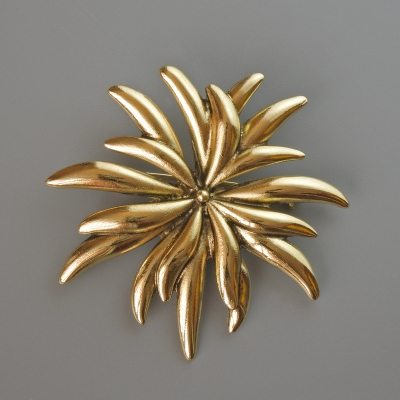 Брошка кулон Квітка Хризантема золотистий метал 60х60мм