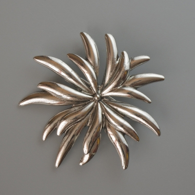 Брошка кулон Квітка Хризантема сріблястий метал 60х60мм