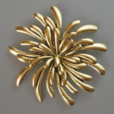 Брошка кулон Квітка Хризантема золотистий метал 75х72мм