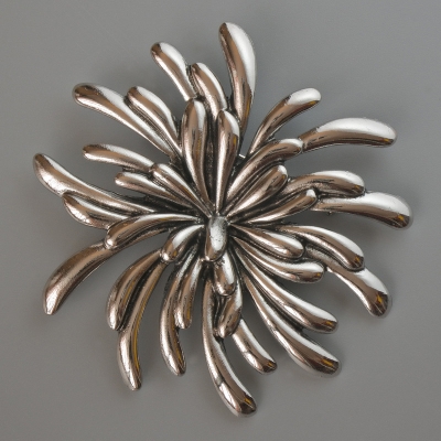 Брошка кулон Квітка Хризантема сріблястий метал 75х72мм