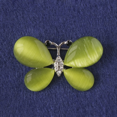 Брошка Метелик оливкове котяче око, білі стрази, сріблястий метал 25х38мм+-