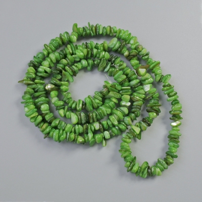 Намистини Перламутр Тонований зелений крихта, діаметр 7х2,5мм+-, довжина 80см+- на волосіні