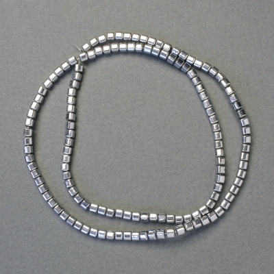 Намистини Гематит кубики колір срібло, діаметр 3х3мм+-, довжина 40см+- низка