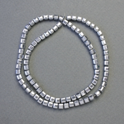 Намистини Гематит кубики колір срібло, діаметр 4х4мм+-, довжина 40см+- низка