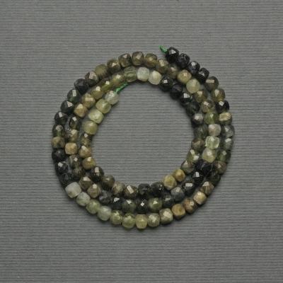 Намистини Гросуляр Зелений гранат гранований кубик, діаметр 4мм+- на нитці, довжина 39см+ Намистини Гросуляр Зелений гранат гранований кубик, діаметр 4мм+- на нитці, довжина 39см+