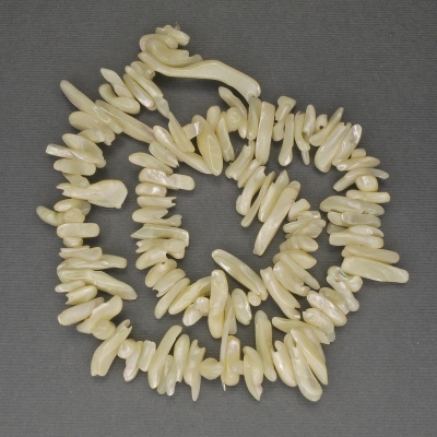 Намистини Перламутр крихта голка, діаметр 11-25х2-5мм+-, довжина 40см+- на волосіні