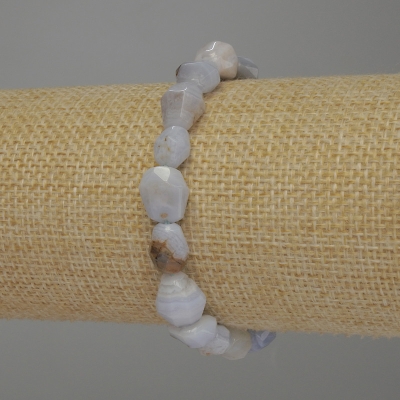 Браслет блакитний Агат багатогранники, діаметр 10-15х10мм+-, довжина 18см стрейч